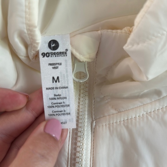 90 Degree By Reflex Cream Quilted Vest Size Medium NWT - Picture 4 of 7